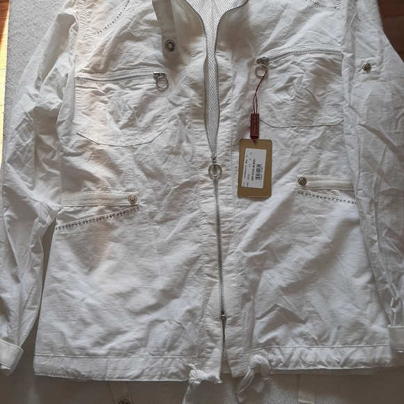 Ladies clothing - Picture 3 of 8